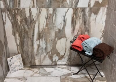 Calacatta look porcelain shower display at Kentucky Tile Distributors in Owensboro, KY